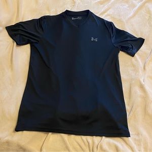 Men’s Med dry fit UA tshirt